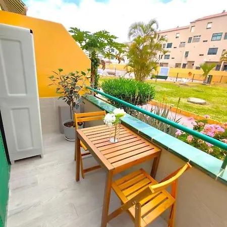 Caroline's Tropical Paradise طوستا ديل سيلونثيو