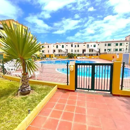 Caroline's Tropical Paradise * طوستا ديل سيلونثيو